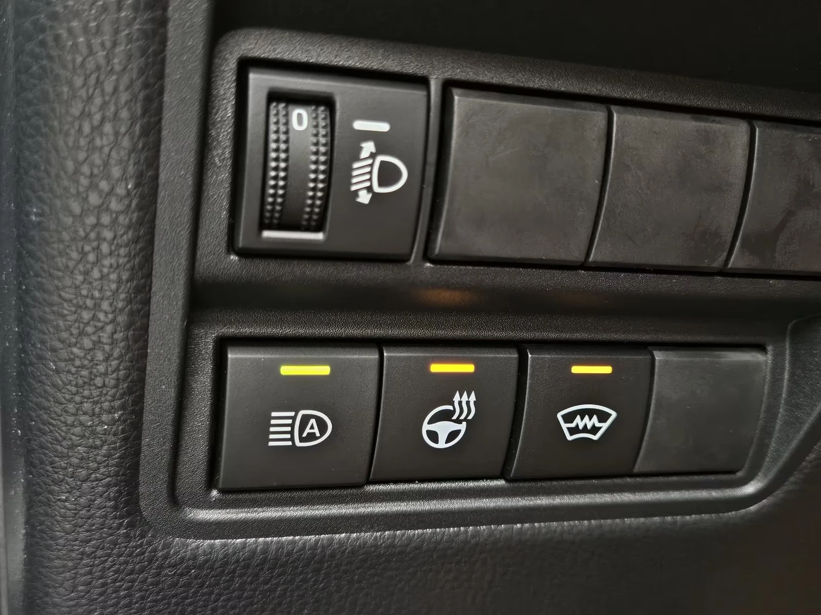 2025 Toyota Yaris Cross HYBRID 116HP CAM NAVI LED KLESS DIGI CARPLAY 234g — 12