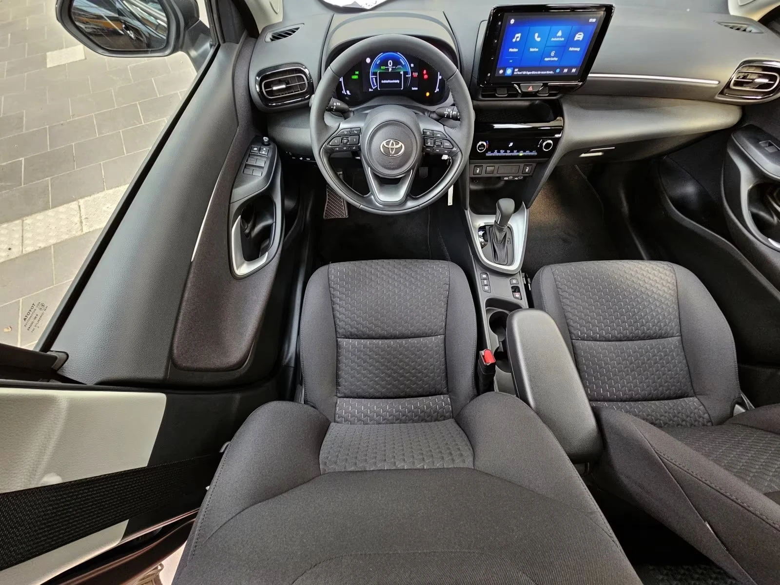 2025 Toyota Yaris Cross HYBRID 116HP CAM NAVI LED KLESS DIGI CARPLAY 234g — 6