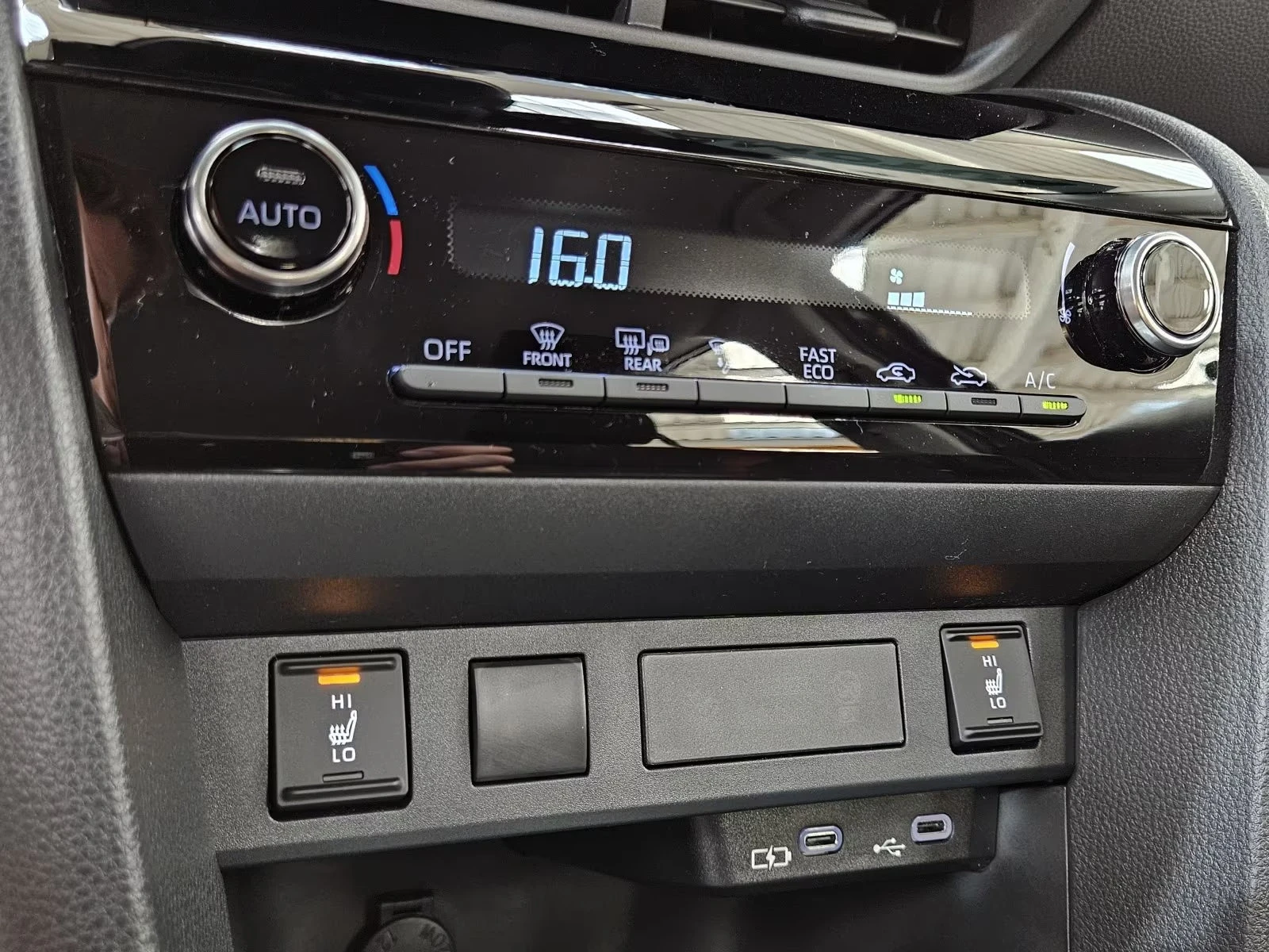 2025 Toyota Yaris Cross HYBRID 116HP CAM NAVI LED KLESS DIGI CARPLAY 234g — 14