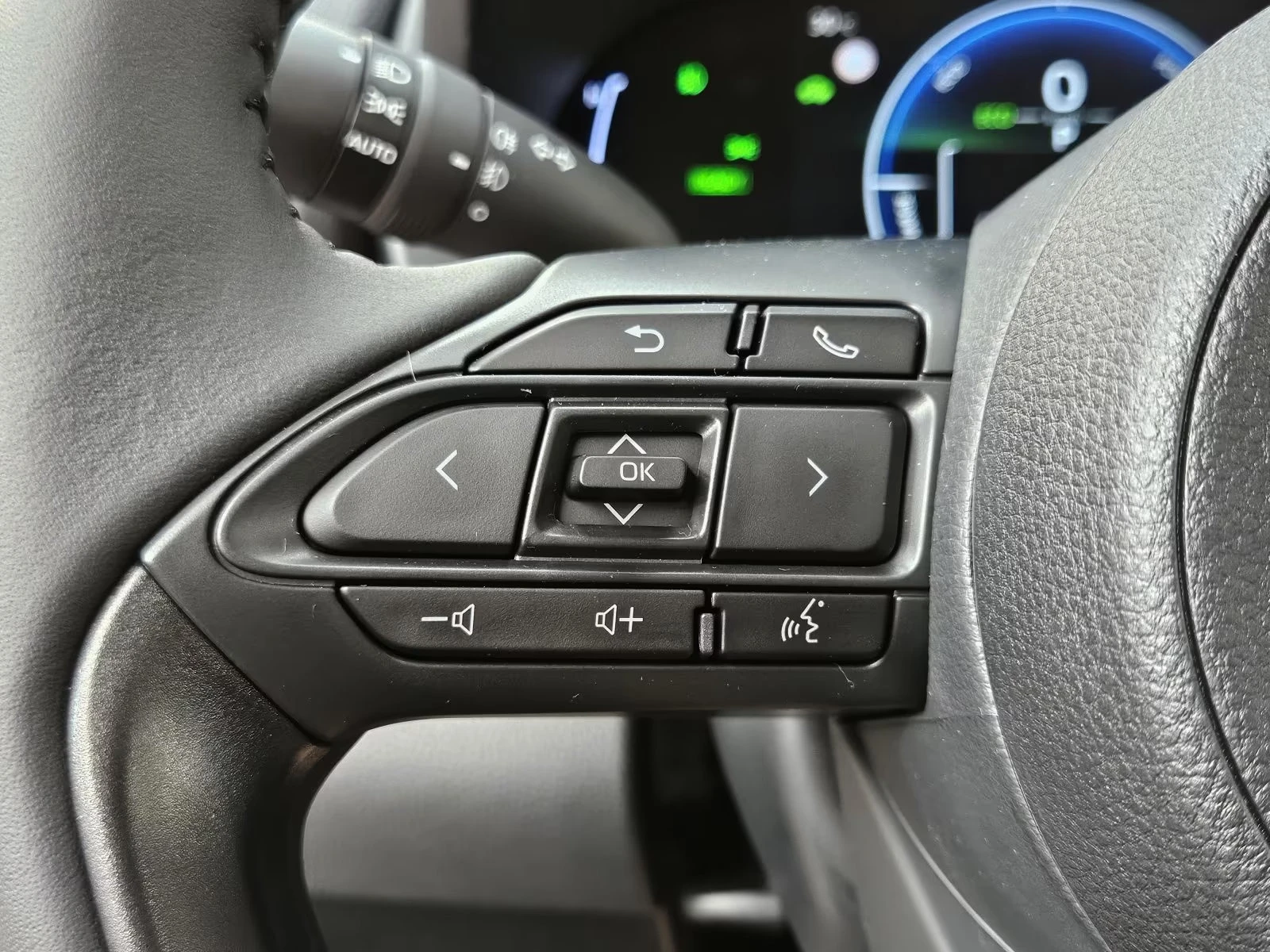 2025 Toyota Yaris Cross HYBRID 116HP CAM NAVI LED KLESS DIGI CARPLAY 234g — 7