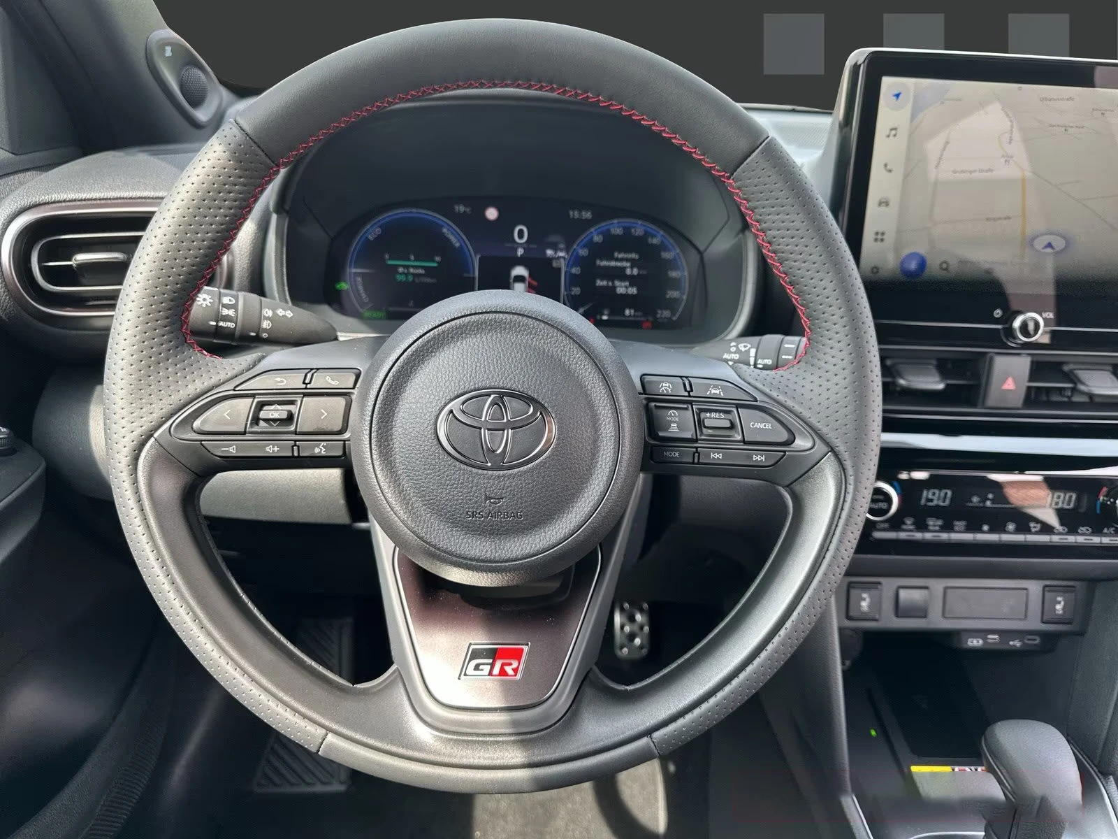 2025 Toyota Yaris Cross GR-SPORT 131HP HUD NAVI CAM LED KLESS AMBI 236g — 10