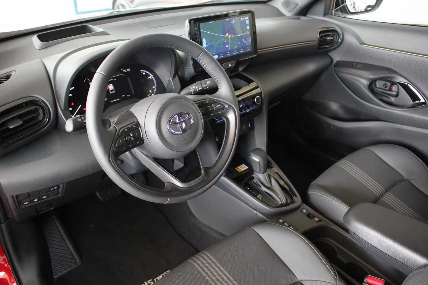 2024 Toyota Yaris Cross ADVENTURE 116HP HUD CAM NAVI LED KLESS DIGI 237g — 7