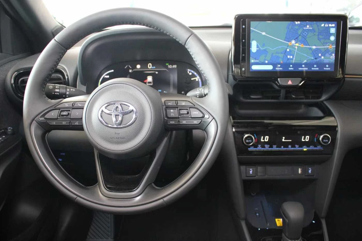 2024 Toyota Yaris Cross ADVENTURE 116HP HUD CAM NAVI LED KLESS DIGI 237g — 9