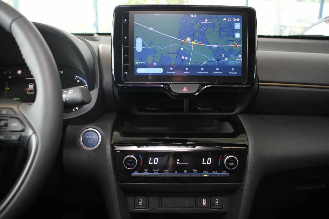 2024 Toyota Yaris Cross ADVENTURE 116HP HUD CAM NAVI LED KLESS DIGI 237g — 12