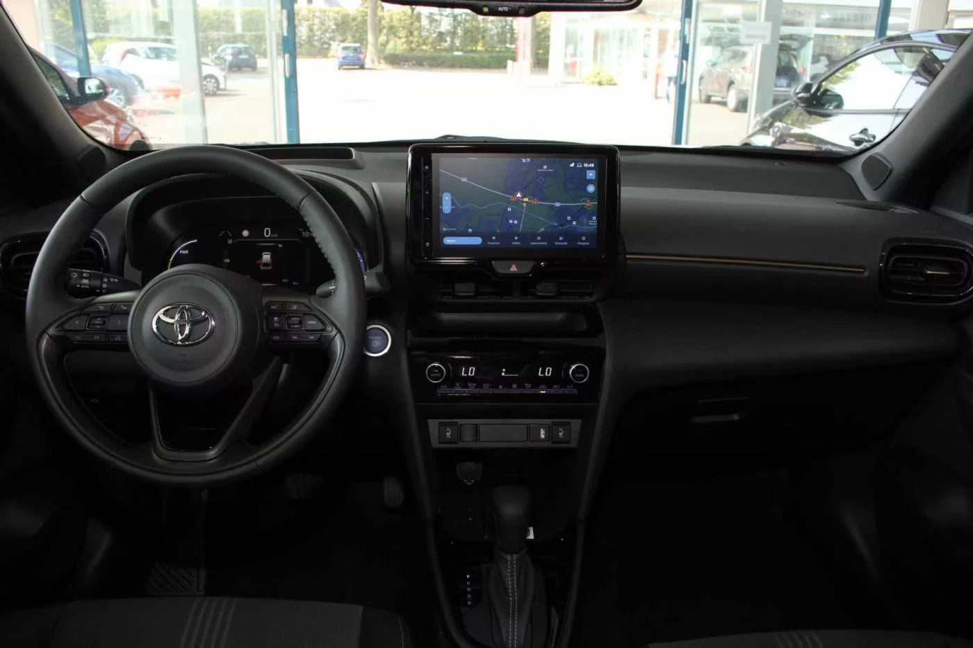 2024 Toyota Yaris Cross ADVENTURE 116HP HUD CAM NAVI LED KLESS DIGI 237g — 8