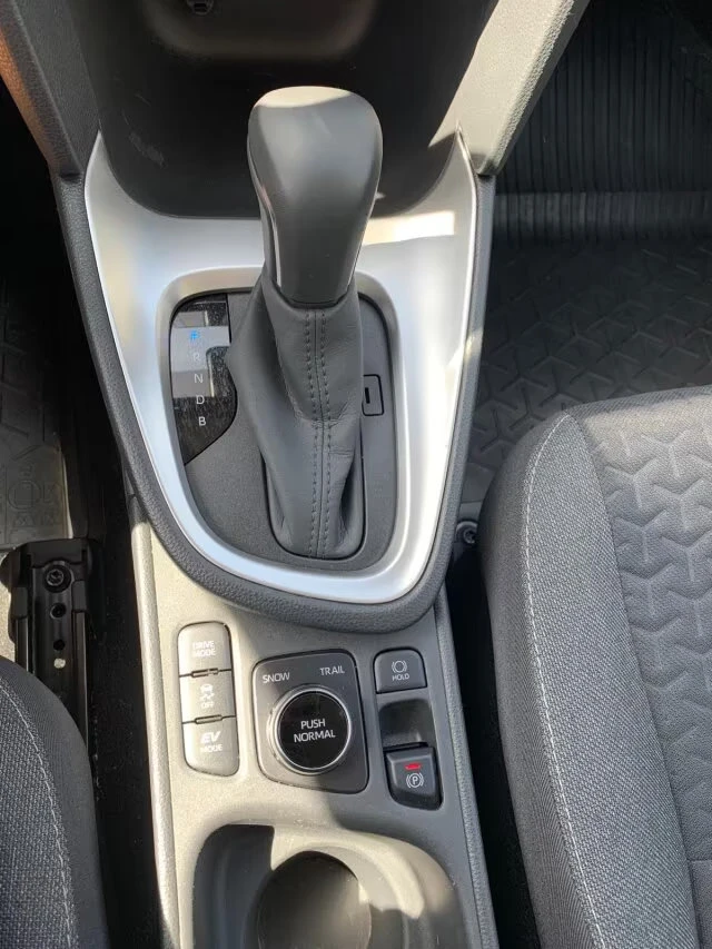 2024 Toyota Yaris Cross COMFORT 116HP 4WD CAM NAVI LED DIGI CARPLAY 238g — 14