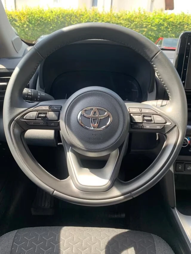 2024 Toyota Yaris Cross COMFORT 116HP 4WD CAM NAVI LED DIGI CARPLAY 238g — 8