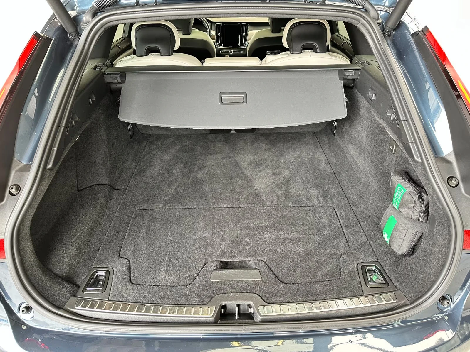2021 Volvo V90 R-DESIGN 197HP B4 PANO HUD MEMO 360 LED 306gpr — 16