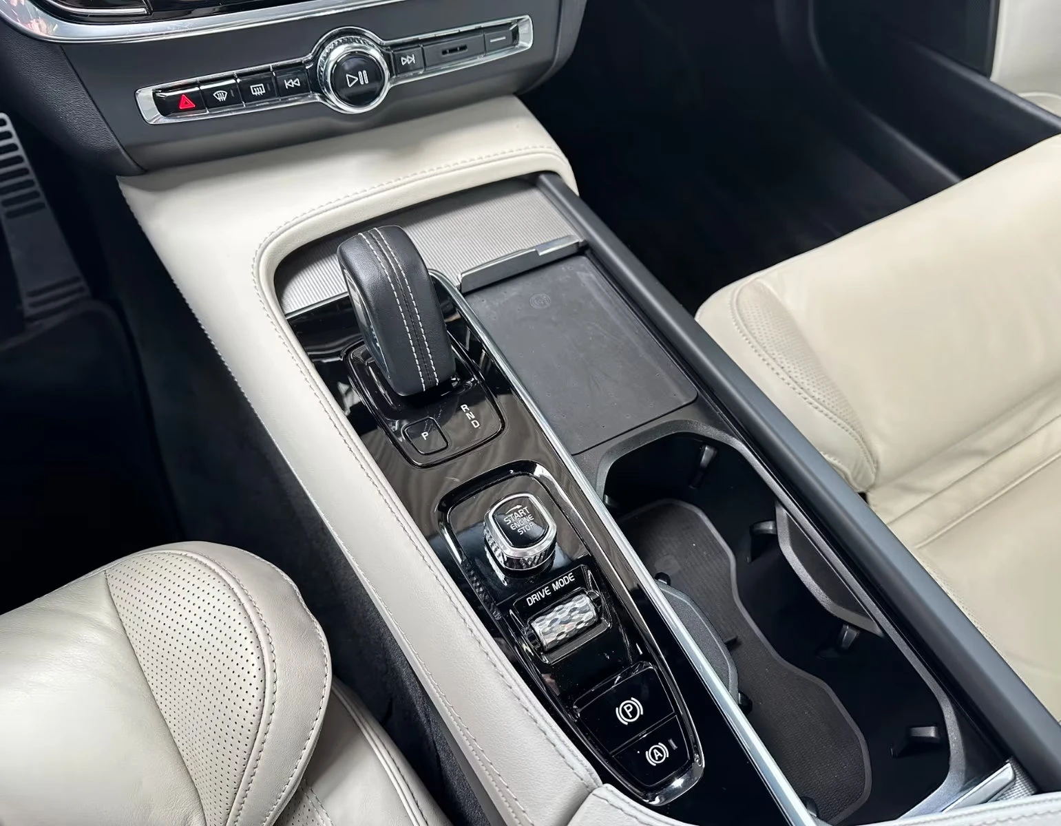 2021 Volvo V90 R-DESIGN 197HP B4 PANO HUD MEMO 360 LED 306gpr — 12