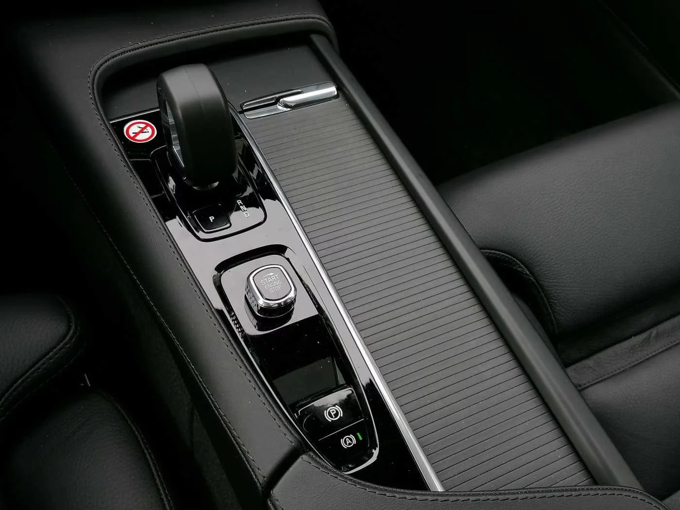 2024 Volvo V90 B4 PLUS-BRIGHT 197HP PANO 360 H&K NAVI LED 307gPR — 10