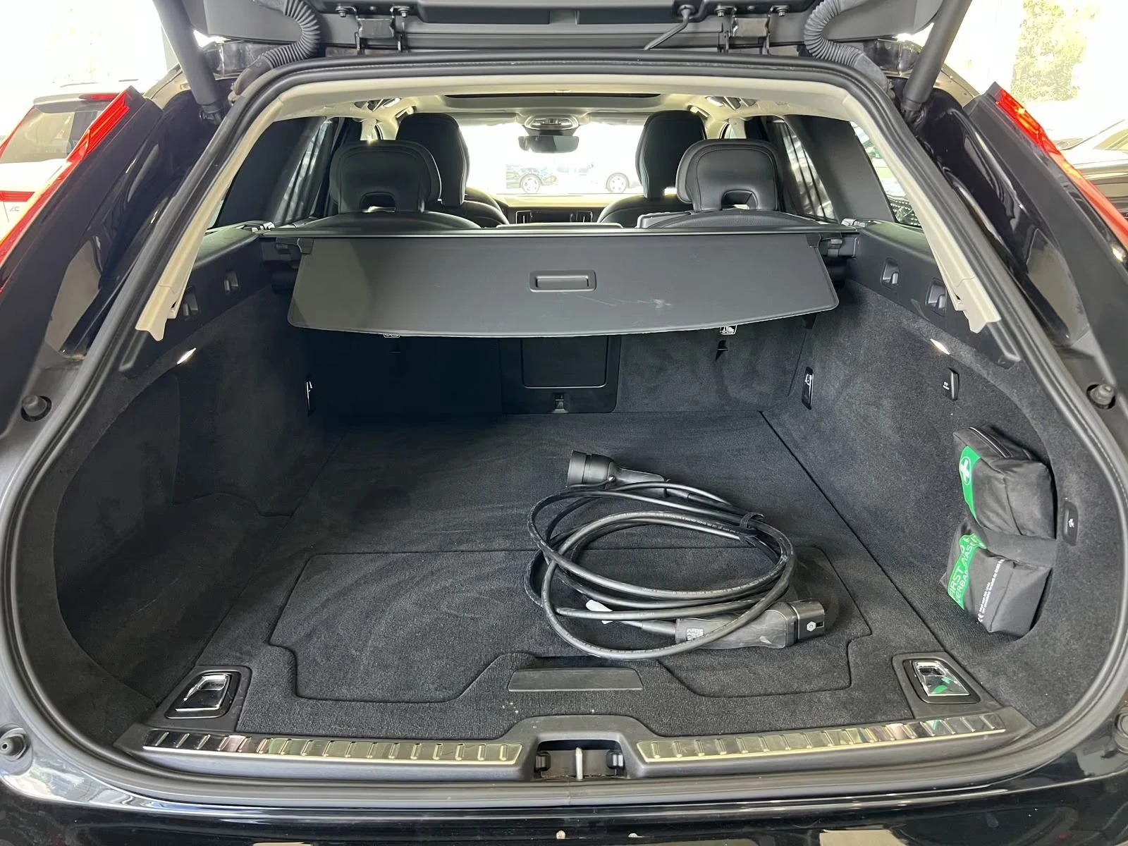 2023 Volvo V90 T6 PLUS-BRIGHT 398HP PANO AHK H&K CAM 311gpr — 16