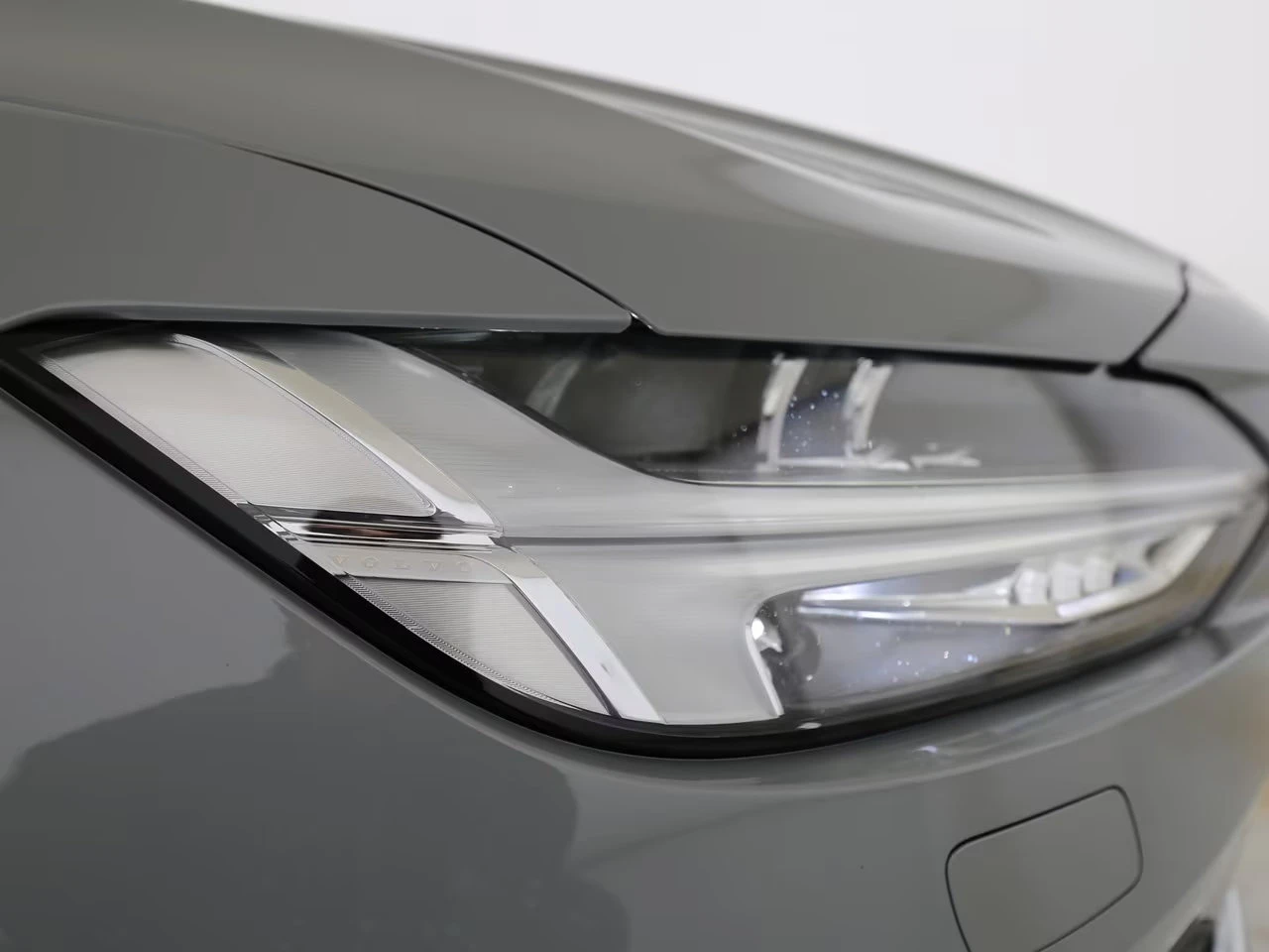 2024 Volvo V90 B4 PLUS-BRIGHT 197HP MEMO 360 H&K NAVI LED 313gpr — 11