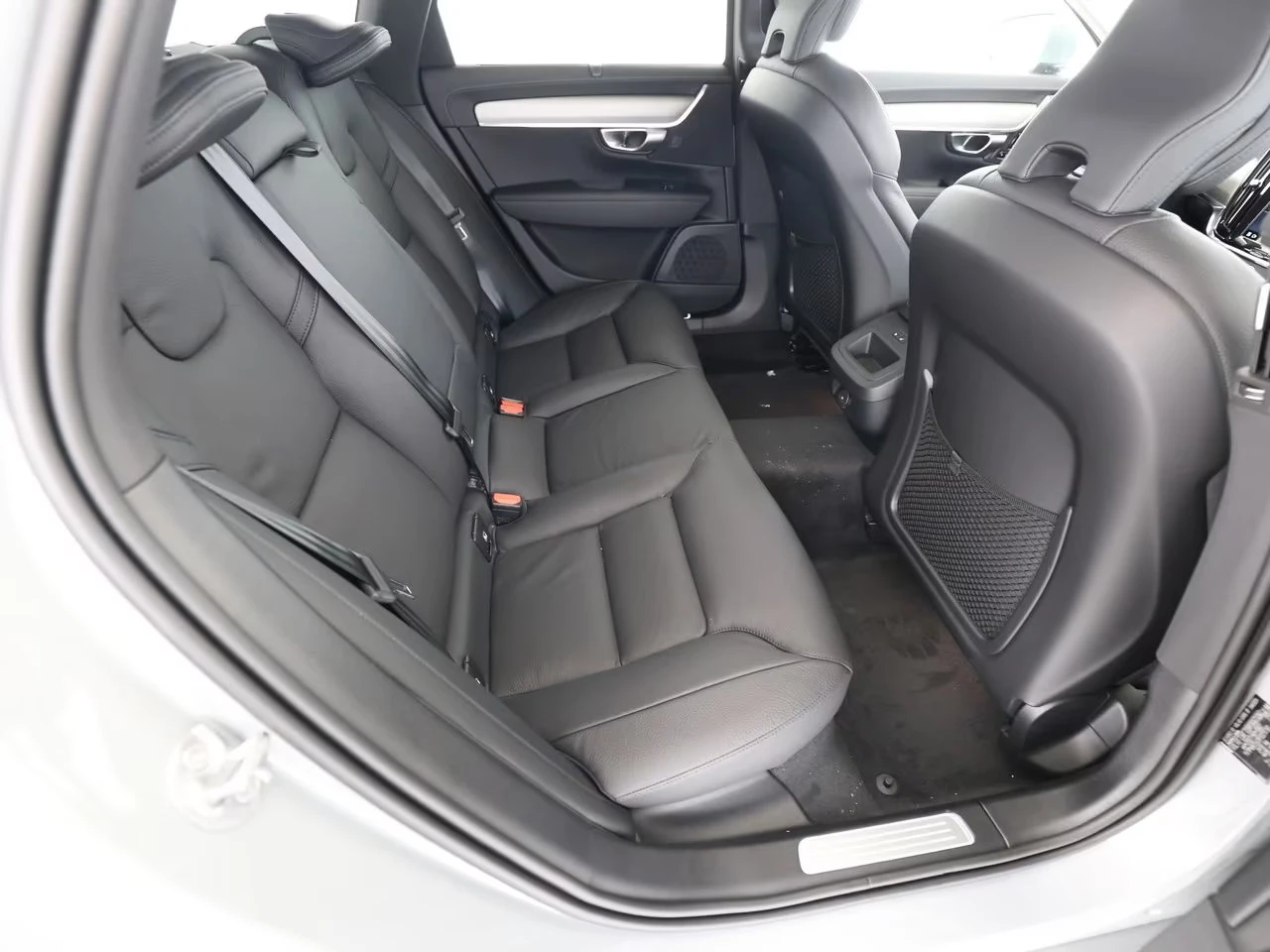 2024 Volvo V90 B4 PLUS-BRIGHT 197HP MEMO 360 H&K NAVI LED 313gpr — 10