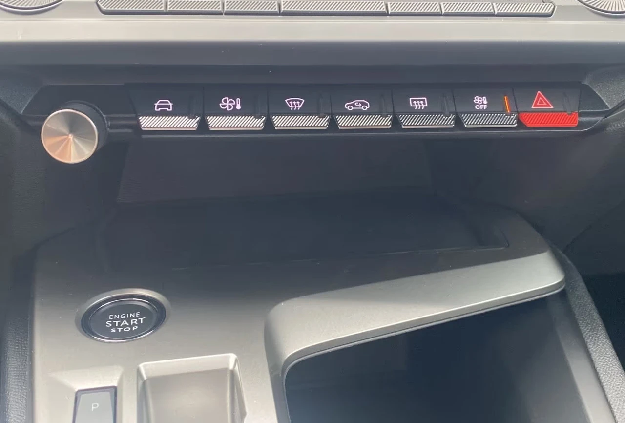 2025 Peugeot 408 ALLURE 144HP CAM NAVI LED CPLAY AMBI 364g — 10