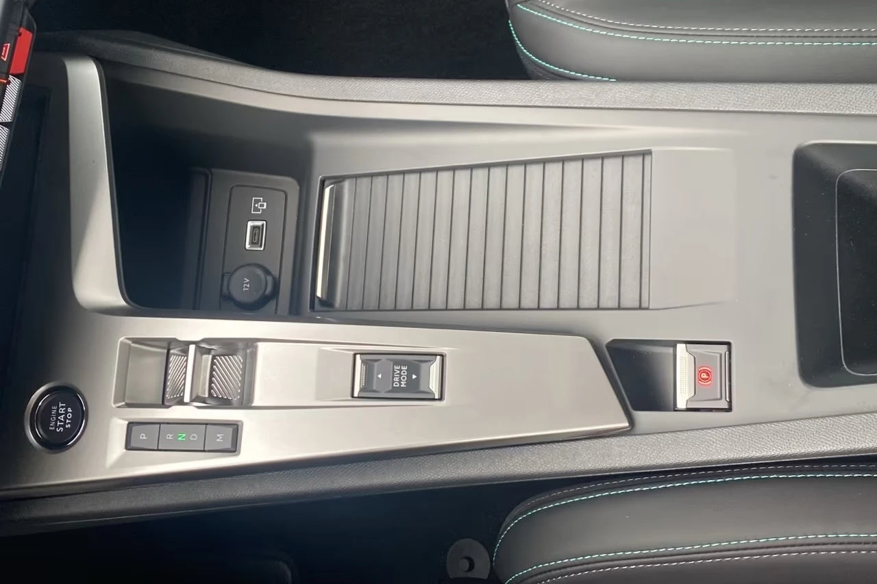 2025 Peugeot 408 ALLURE 144HP CAM NAVI LED CPLAY AMBI 364g — 11