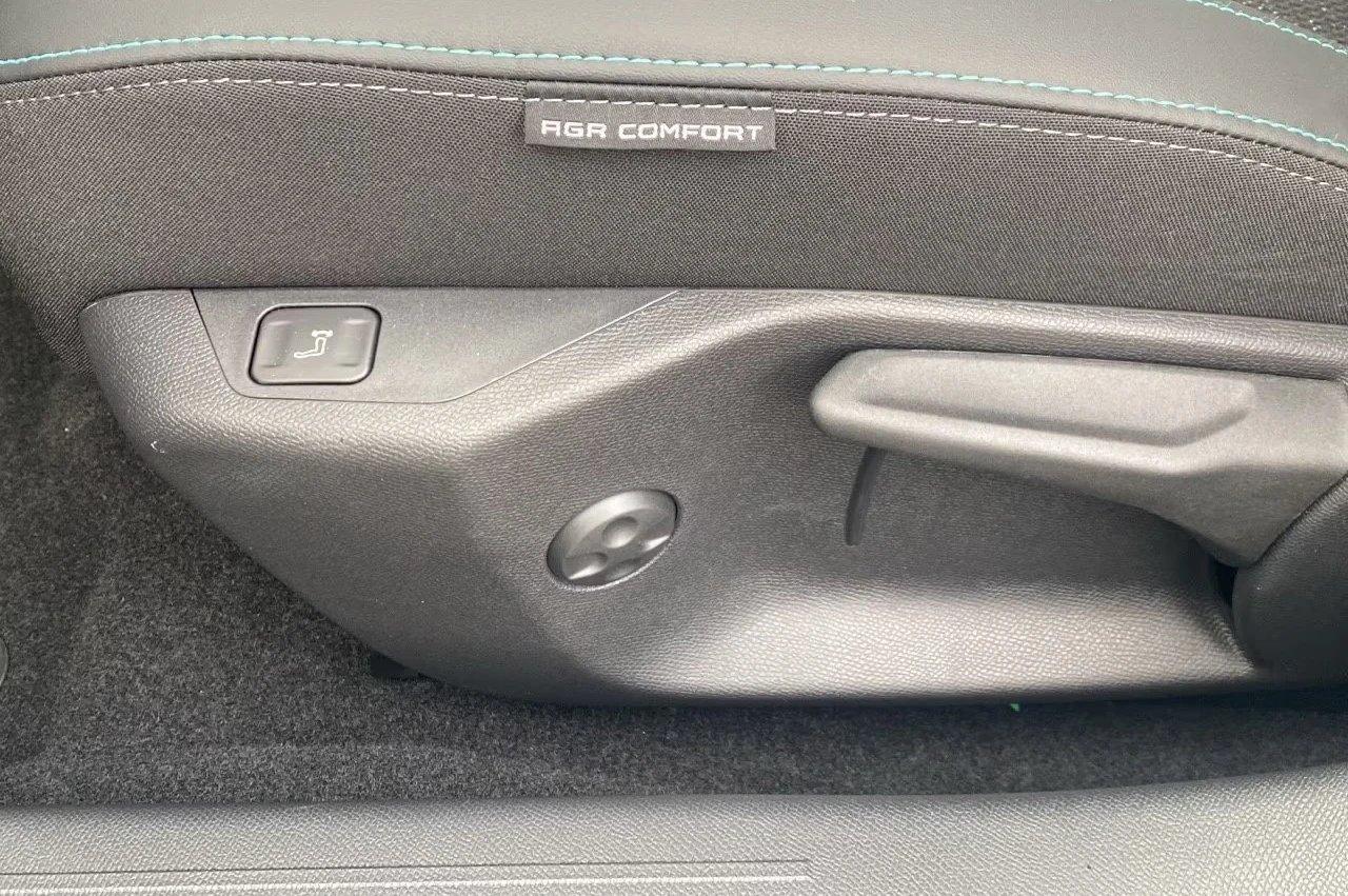2025 Peugeot 408 ALLURE 144HP CAM NAVI LED CPLAY AMBI 364g — 13