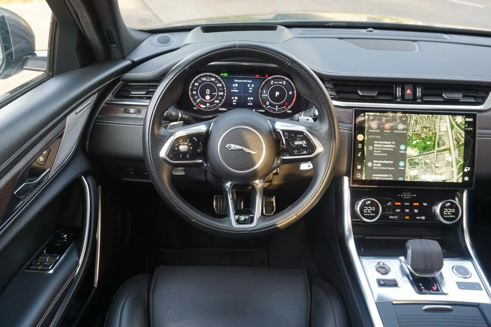 2021 Jaguar XF R-DYNAMIC 204HP PANO HUD 360 AWD KLESS 480g — 11