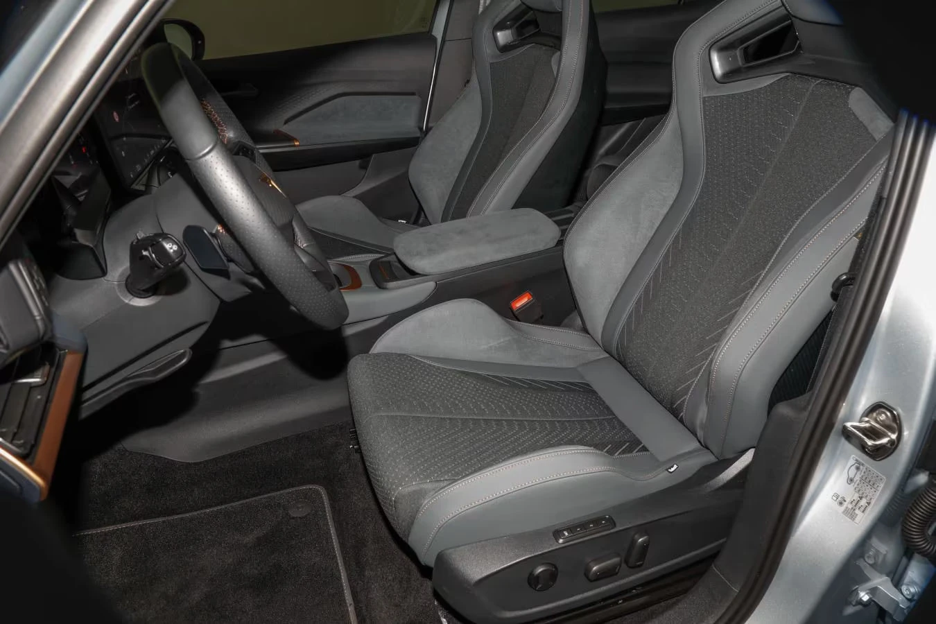2025 Cupra Born VZ 326HP PANO 360 SENNHEISER MEMO HUD NAVI 777g — 8