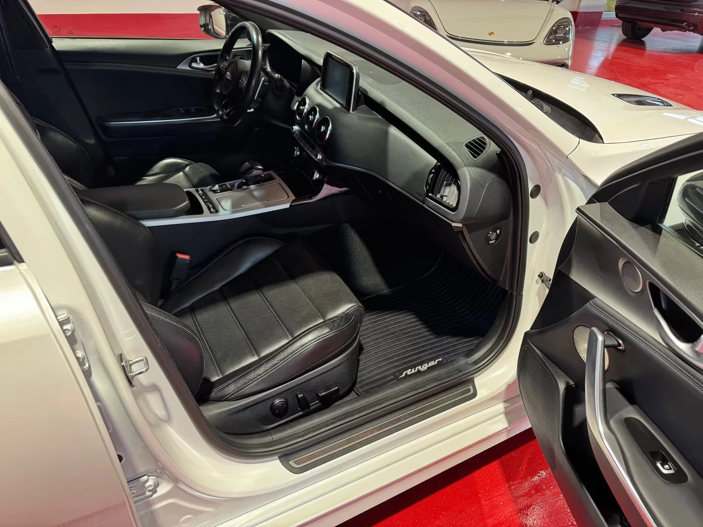2018 Kia Stinger GT 370HP 4WD PANO H&K CAM BREMBO MEMO HUD LED 834g — 11