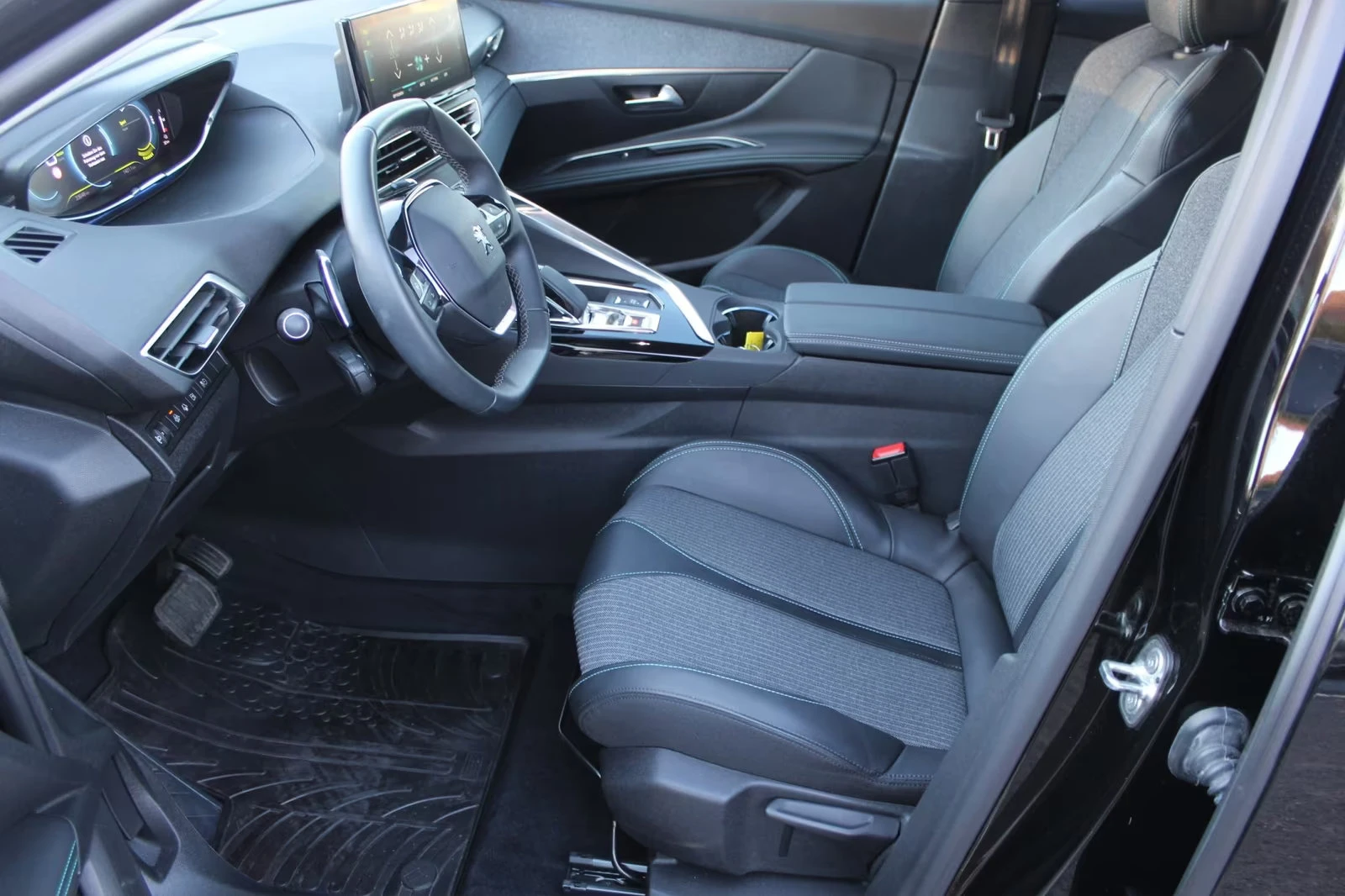 2022 Peugeot 3008 1.6PHEV 224HP ALLURE 360 CPLAY LED KLESS 881g — 6