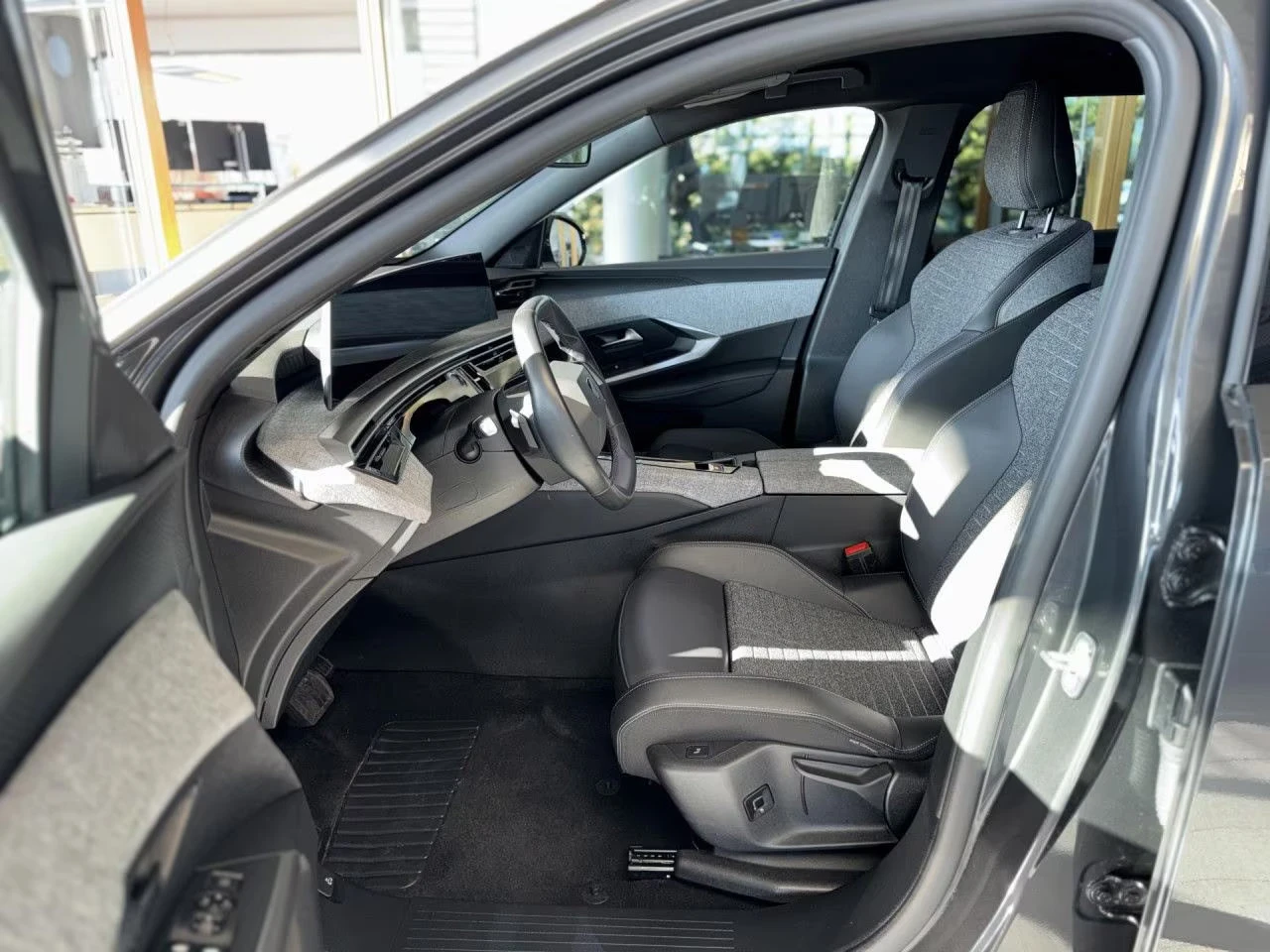 2025 Peugeot 5008 ALLURE 145HP PANO 360 ACC FACELIFT 7SEATS 117z — 12
