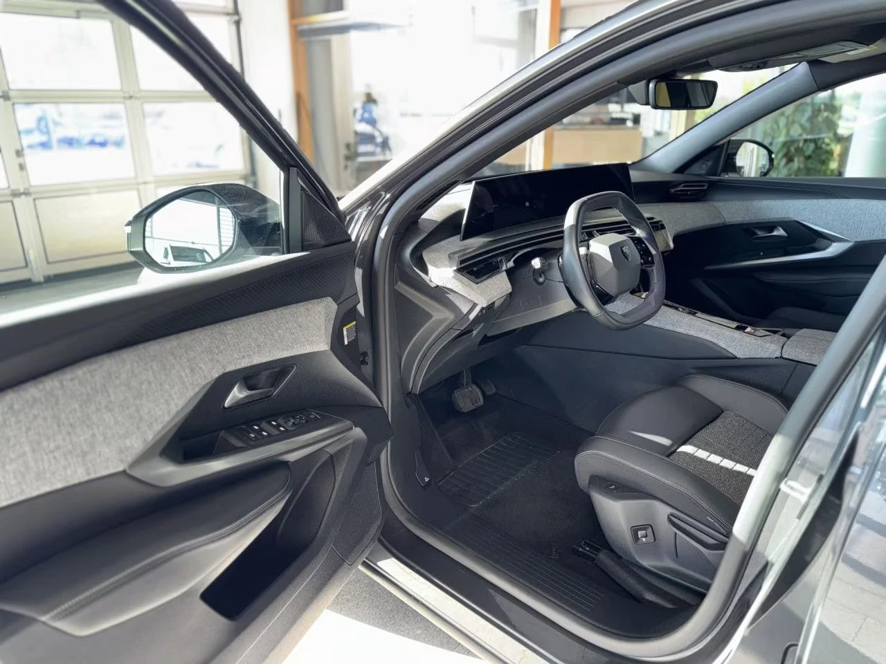 2025 Peugeot 5008 ALLURE 145HP PANO 360 ACC FACELIFT 7SEATS 117z — 11