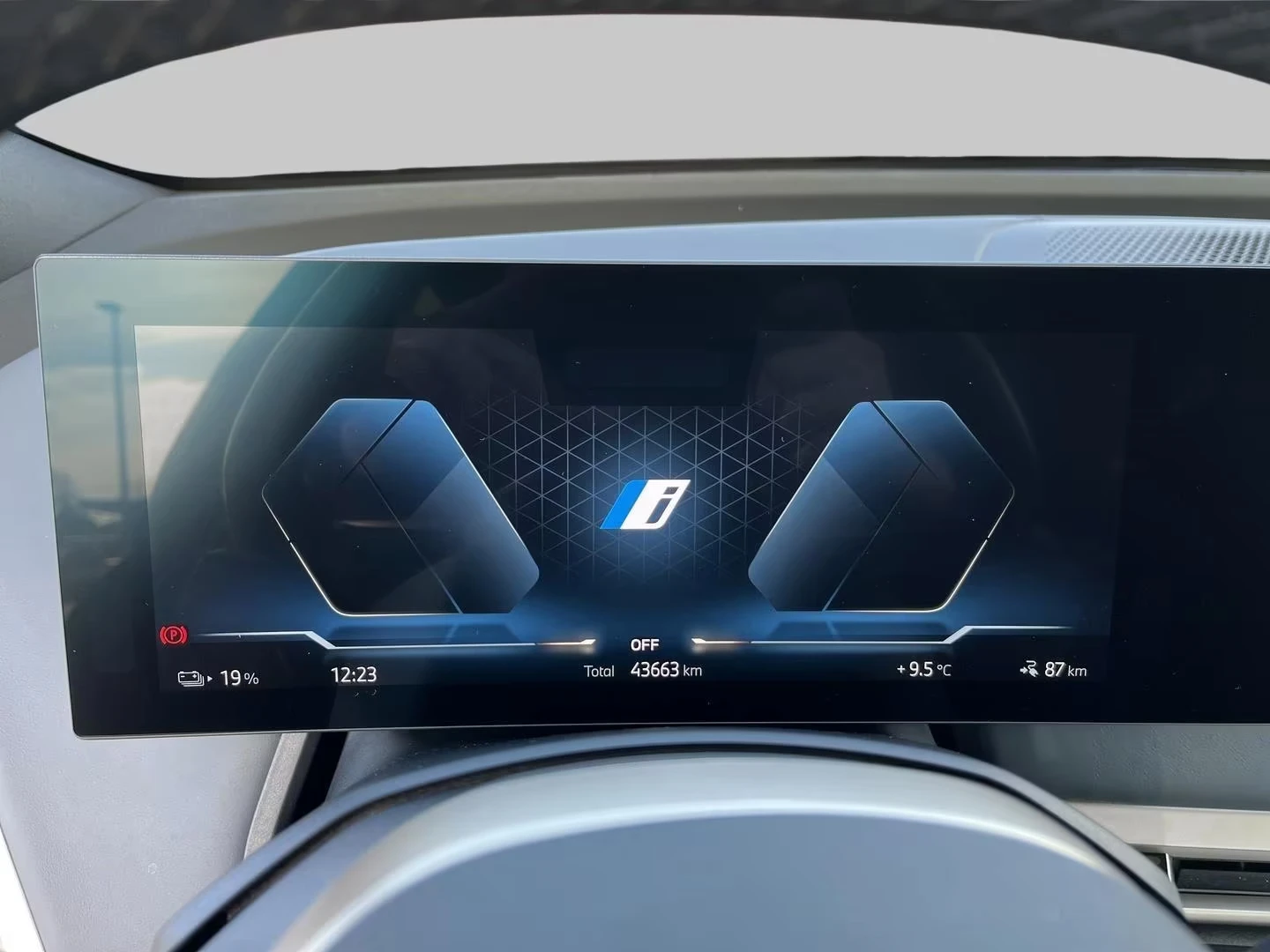 2023 BMW iX 50 523HP SKYLOUNGE PANO LASER 360 171h — 9