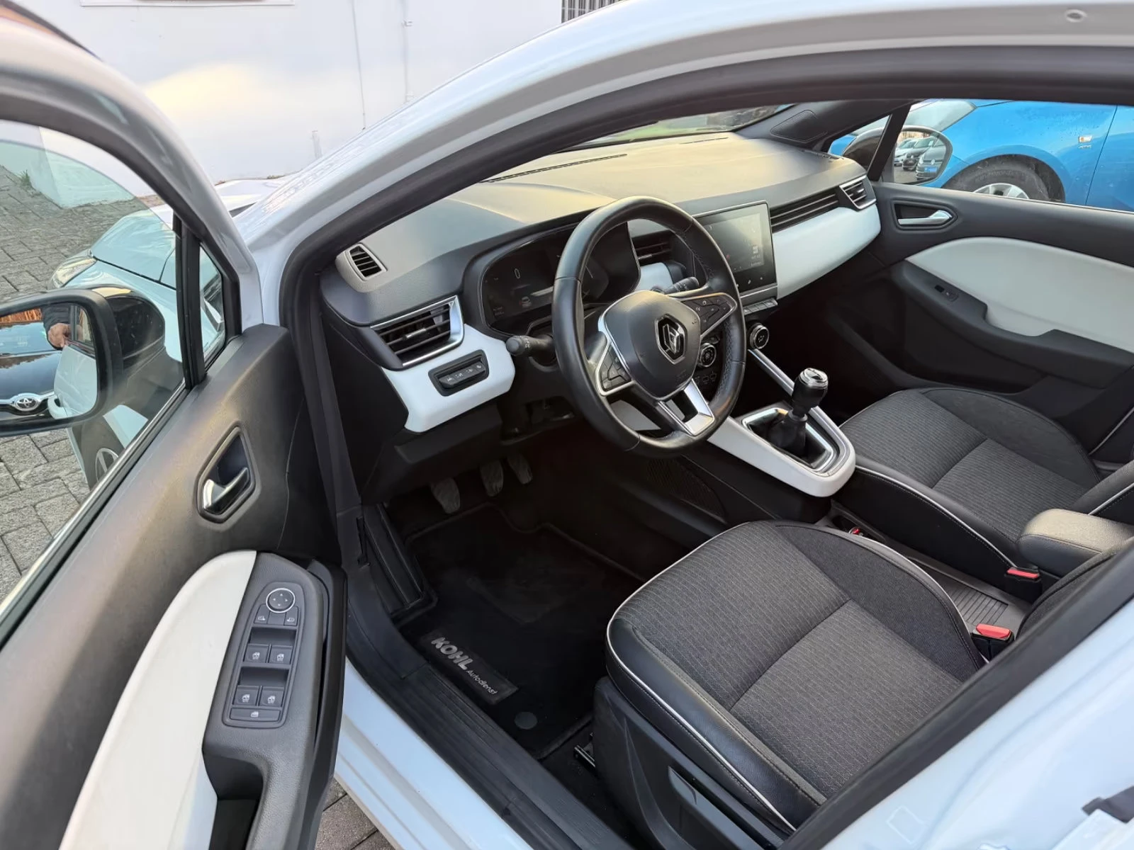 2022 Renault Clio TCe90 91HP V-TECHNO CAM NAVI LED CPLAY 986g — 8