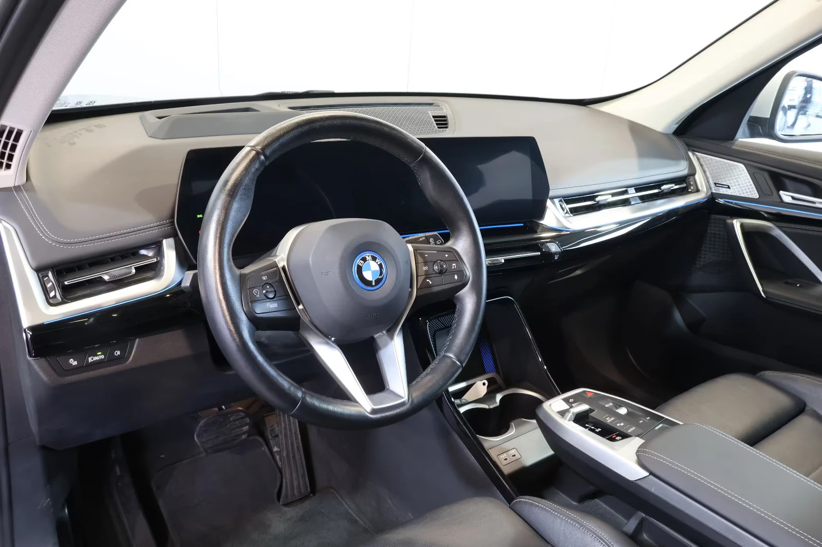 2023 BMW iX1 30 xDRIVE 313HP HUD PANO 360 H&K 19 226z — 8