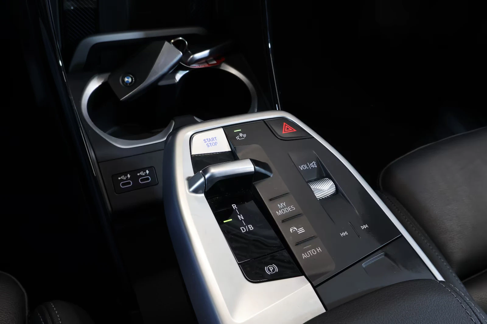 2023 BMW iX1 30 xDRIVE 313HP HUD PANO 360 H&K 19 226z — 11