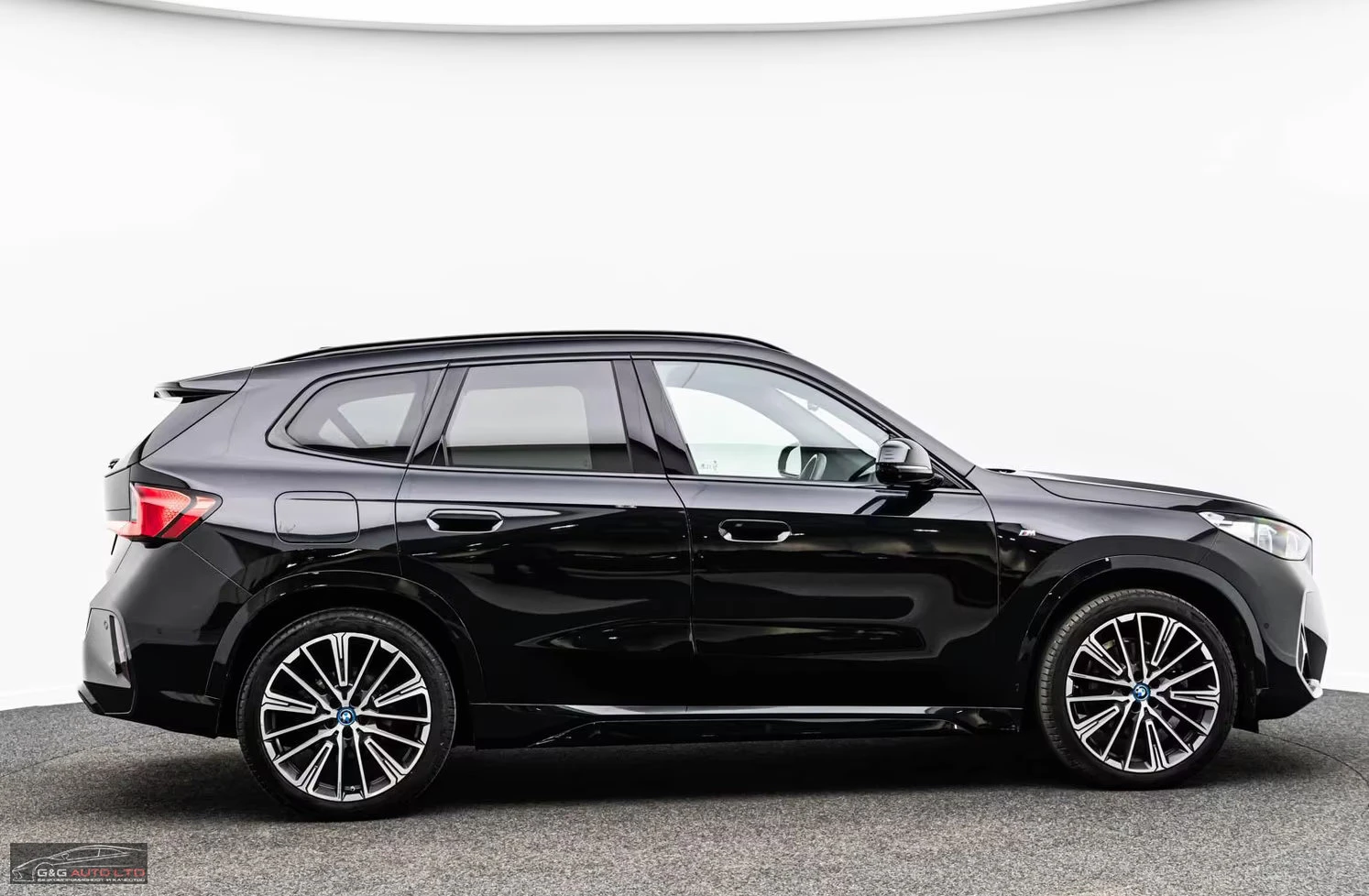 2023 BMW iX1 30 xDRIVE 313H M SHADOW ACC HUD PANO 360 228zpr — 6
