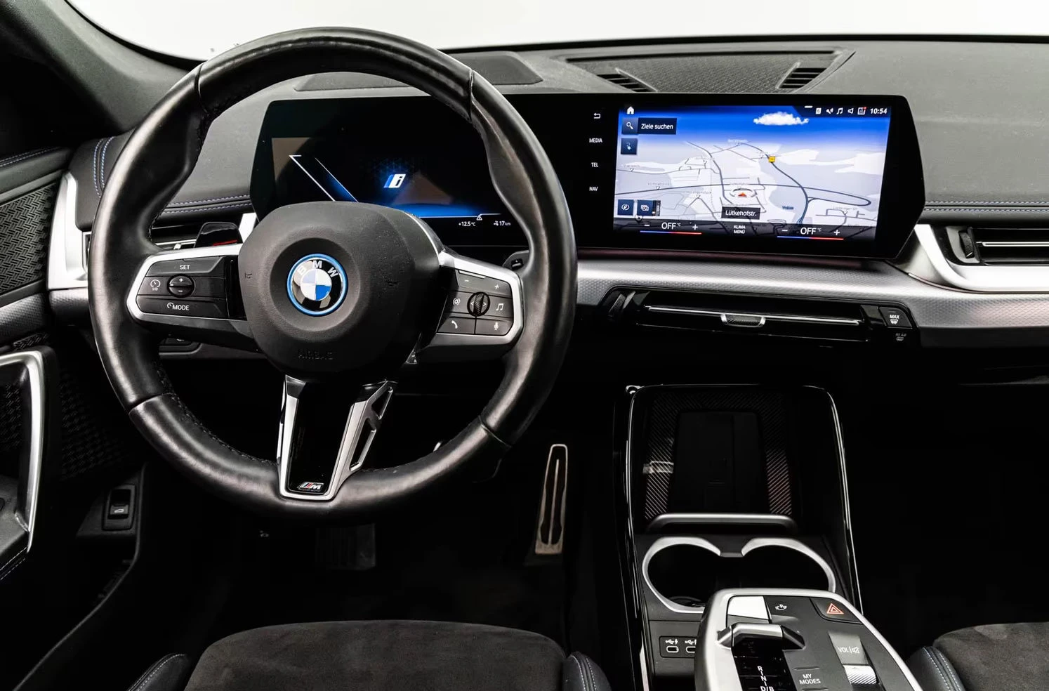 2023 BMW iX1 30 xDRIVE 313H M SHADOW ACC HUD PANO 360 228zpr — 11