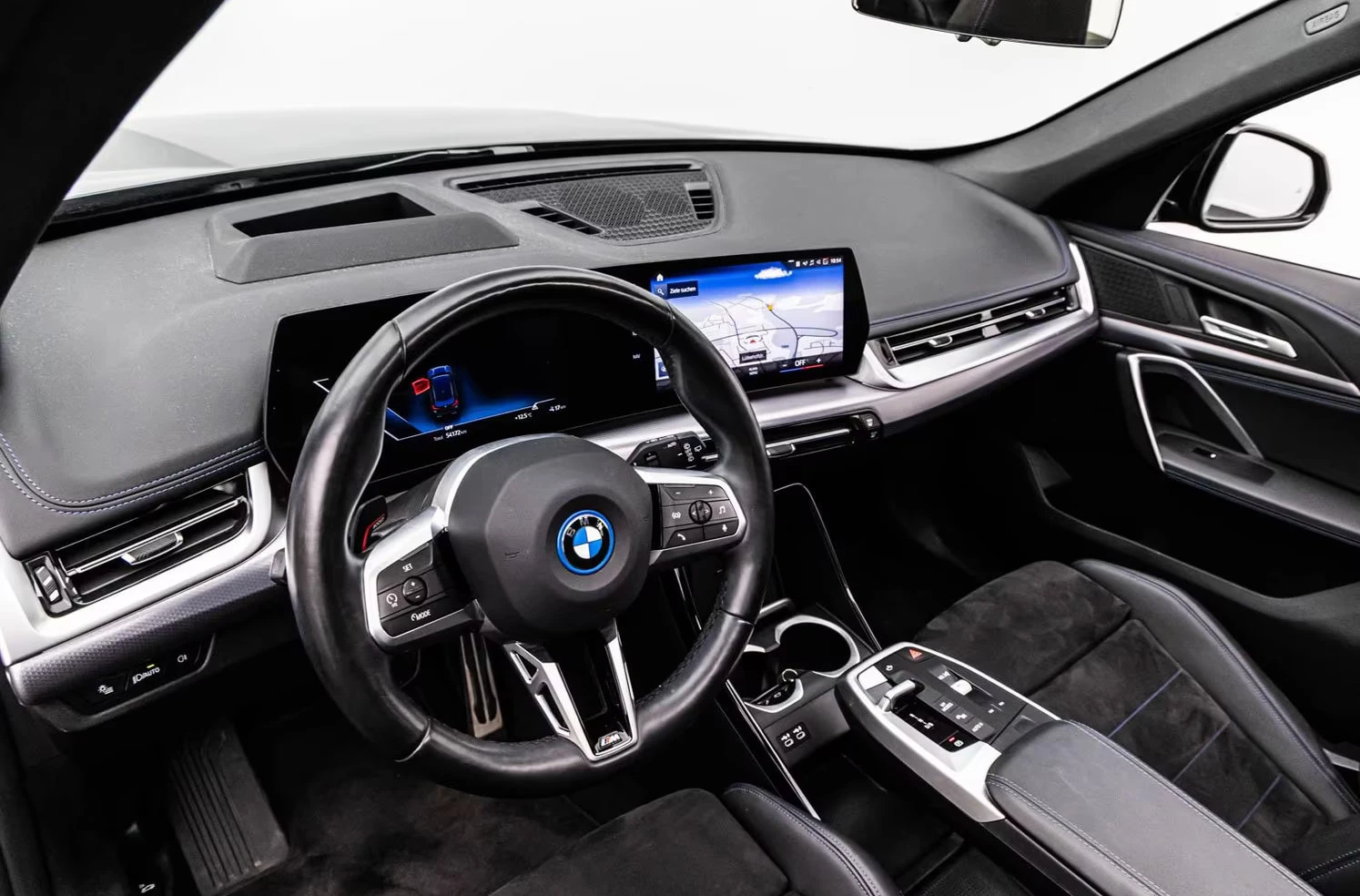 2023 BMW iX1 30 xDRIVE 313H M SHADOW ACC HUD PANO 360 228zpr — 10
