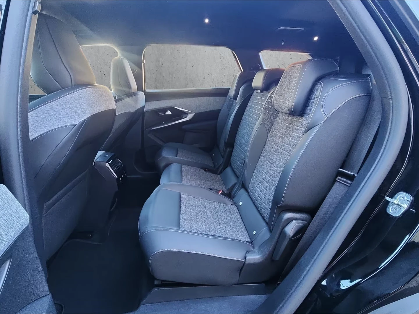 2025 Peugeot 5008 ALLURE 145HP 7S CAM NAVI DIGI CPLAY KLESS 107q — 13