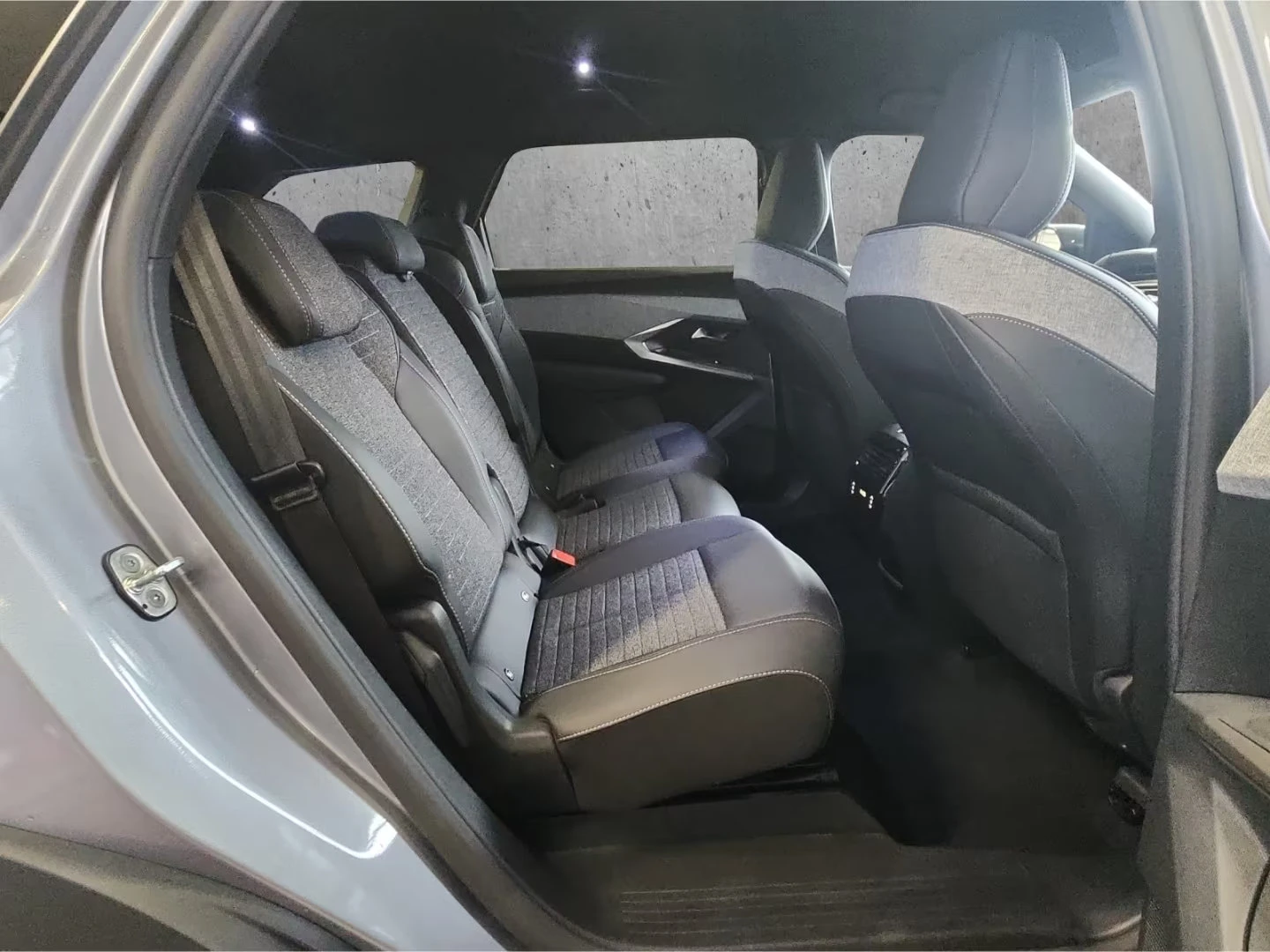 2025 Peugeot 5008 HYBRID 145HP NAVI CAM ACC LED AMBIENT 257z — 12