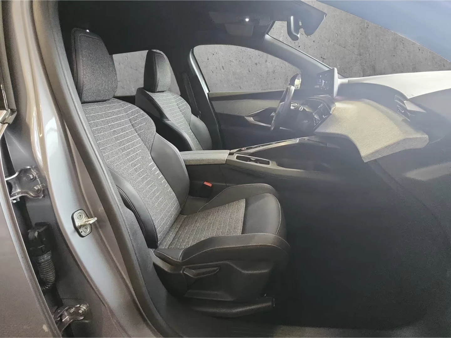 2025 Peugeot 5008 HYBRID 145HP NAVI CAM ACC LED AMBIENT 257z — 11
