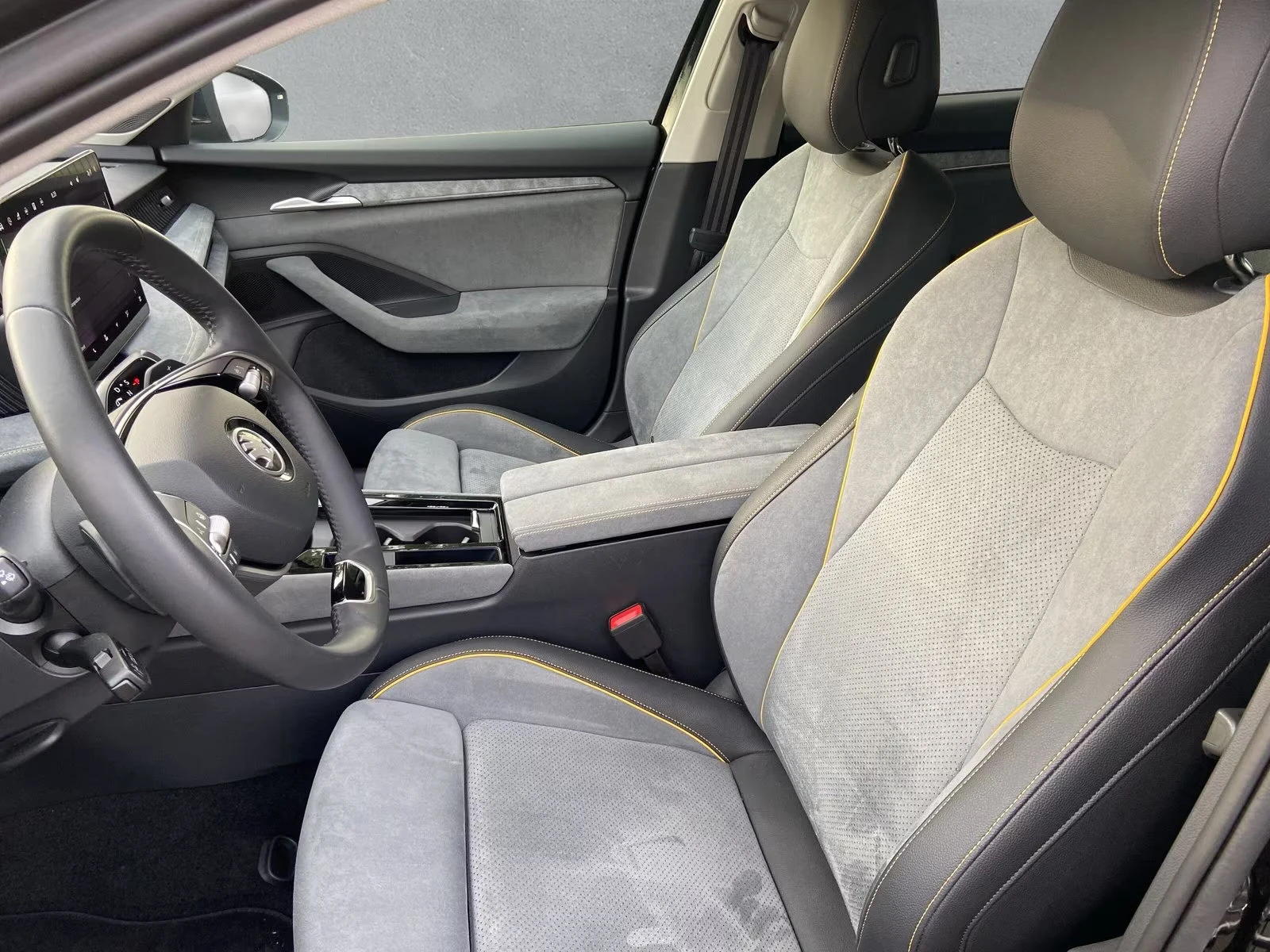 2024 Skoda Superb 1.5TSI 150HP SELECTION DSG CAM AHK ACC CPLAY 127q — 9