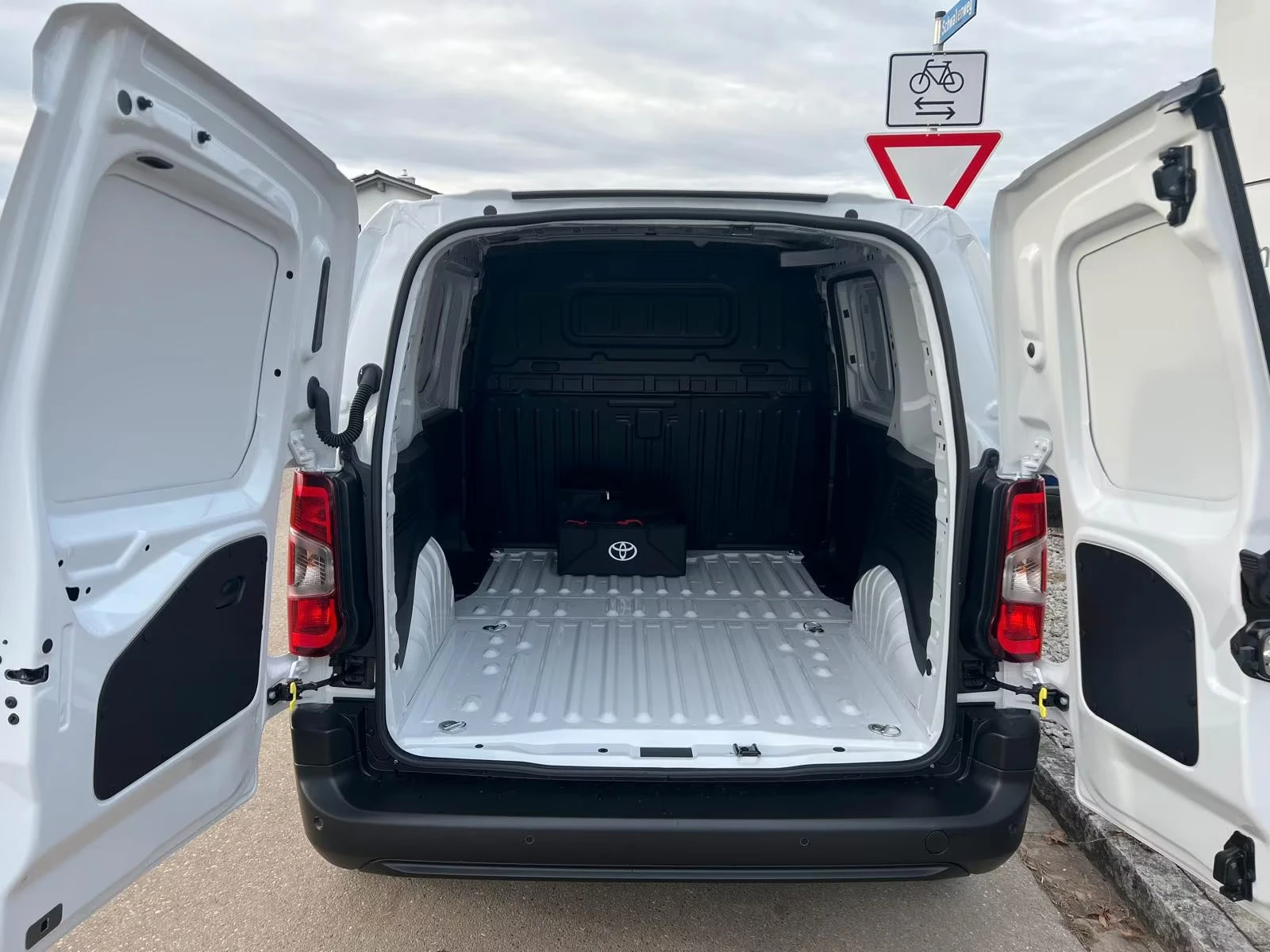 2025 Toyota Proace City НОВ! 1.5DUTY 102HP L1 NAVI LED 130q — 6