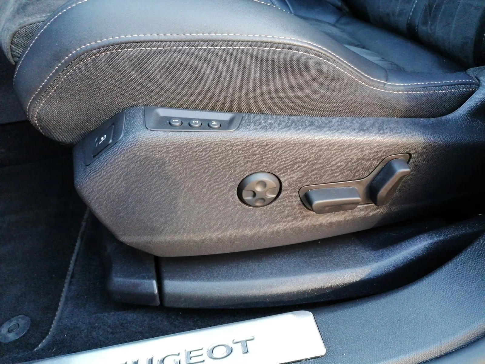 2022 Peugeot 3008 PHEV 299HP GT 180CAM MASSAGE LED KLESS 339z — 11
