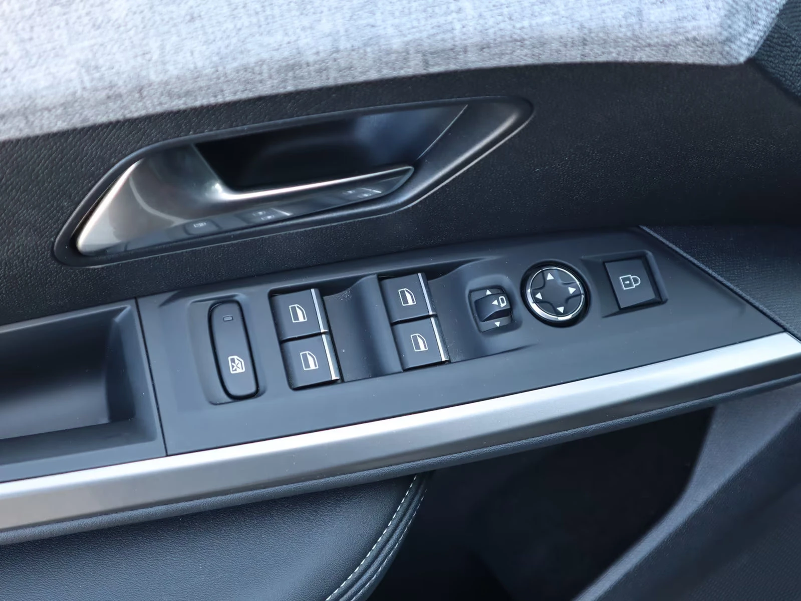 2025 Peugeot 5008 1.2MHEV 145HP GT-LINE 7S MASSAGE 360 MEMO 220q — 11