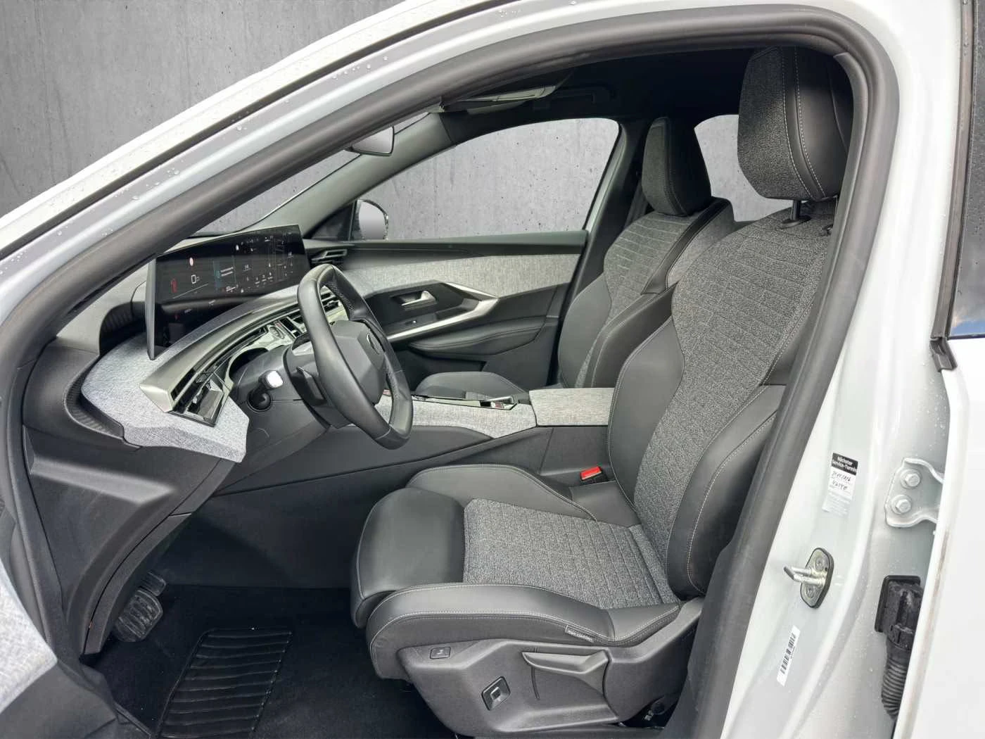 2025 Peugeot 3008 ALLURE 145HP 360 NAVI KLESS CARPLAY 343z — 9