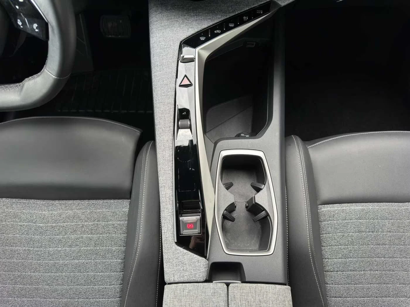 2025 Peugeot 3008 ALLURE 145HP 360 NAVI KLESS CARPLAY 343z — 13