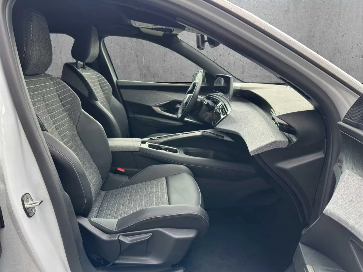 2025 Peugeot 3008 ALLURE 145HP 360 NAVI KLESS CARPLAY 343z — 10