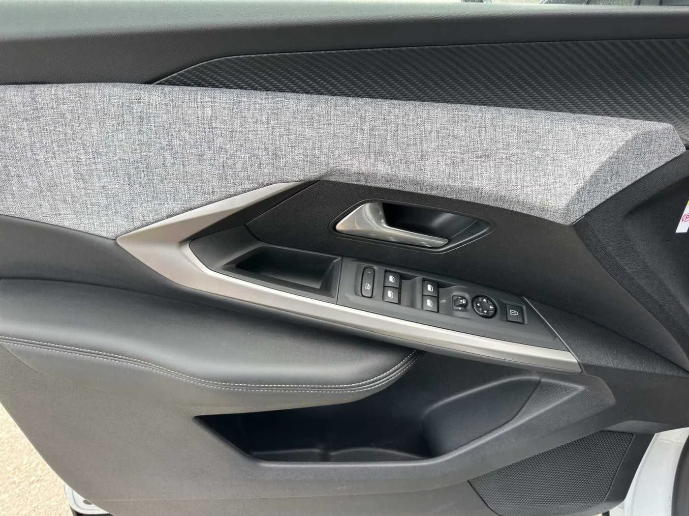 2025 Peugeot 3008 ALLURE 145HP 360 NAVI KLESS CARPLAY 343z — 14