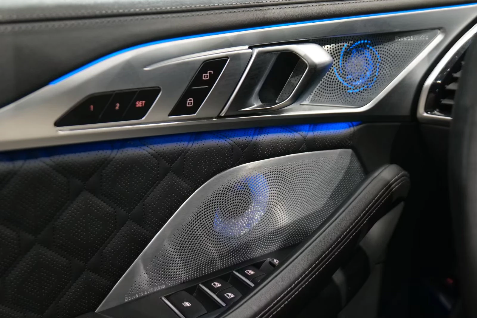 2022 BMW M8 COMP 625HP xDRIVE CABRIO 360 B&W HUD CARBON 380z — 15