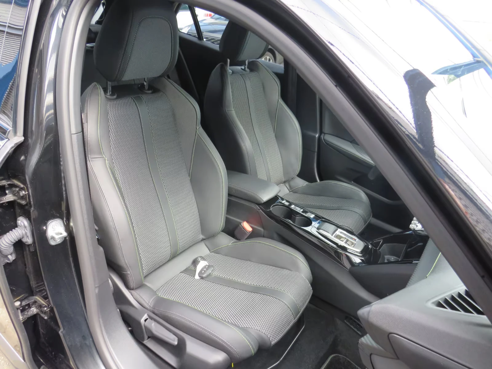2024 Peugeot 2008 GT 136HP FULL-LED 360 NAVI 208h — 12