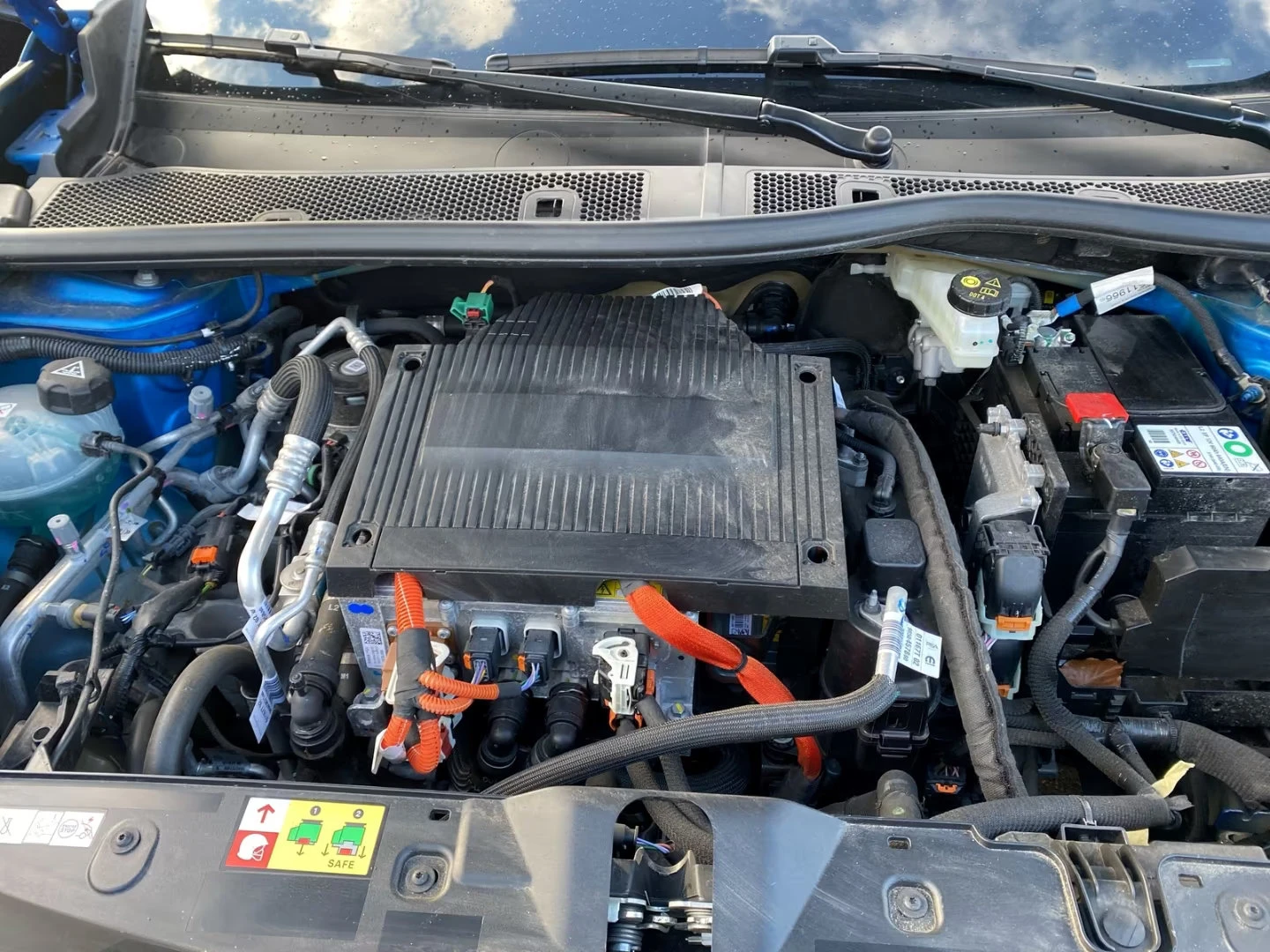 2024 Peugeot 2008 e-GT 136HP FACELIFT CAM CPLAY DIGI LED NAVI 257q — 15
