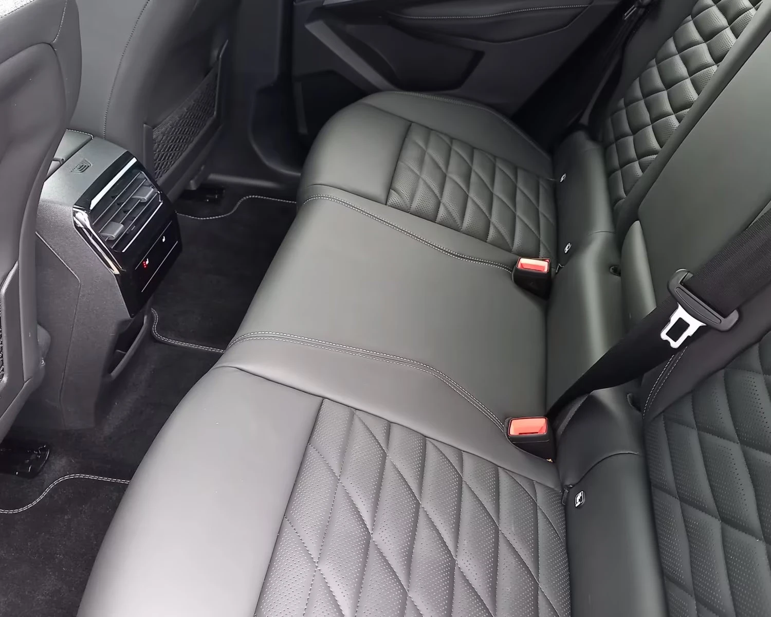 2024 Peugeot 3008 GT 210HP FIRST-EDITION NAVI 360 PANO KLESS 391z — 12