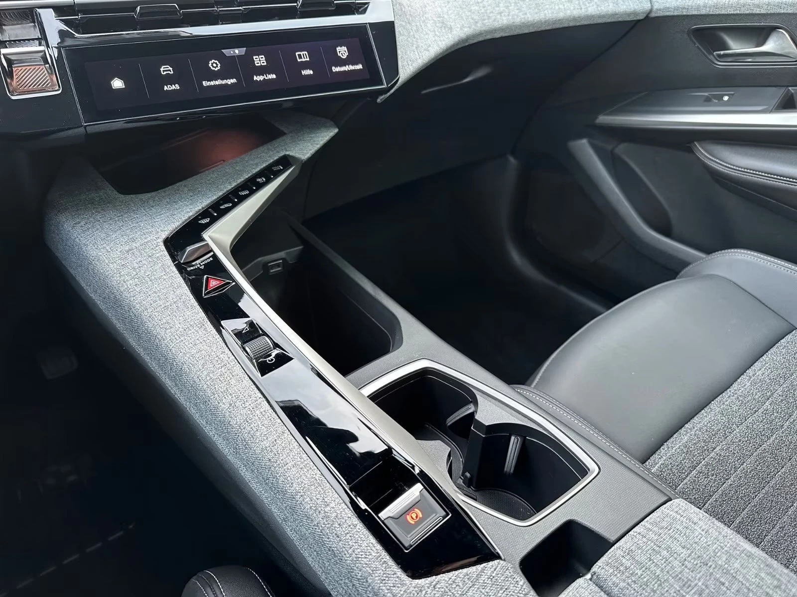 2025 Peugeot 5008 ALLURE 145HP 7S 360 ACC NAVI DIGI CPLAY KLESS 264q — 13