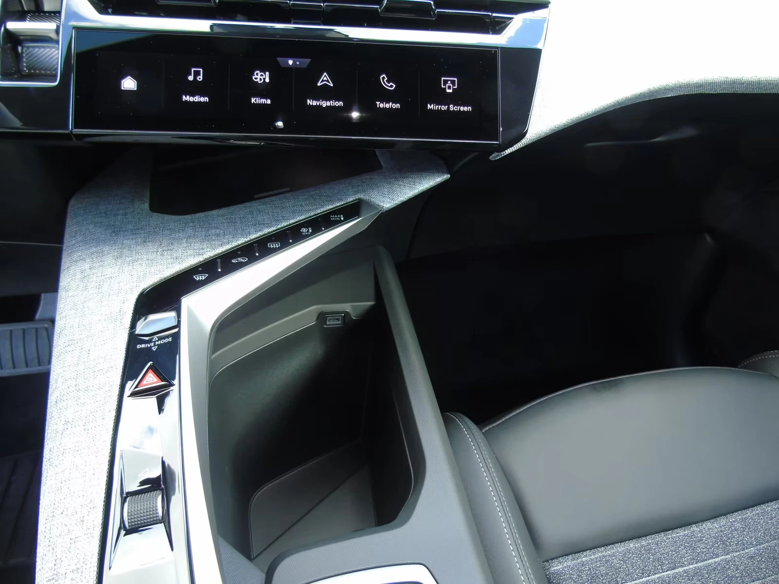 2025 Peugeot 3008 1.2MHEV 145HP ALLURE FACE-LIFT 360 NAVI CPLAY 295q — 12